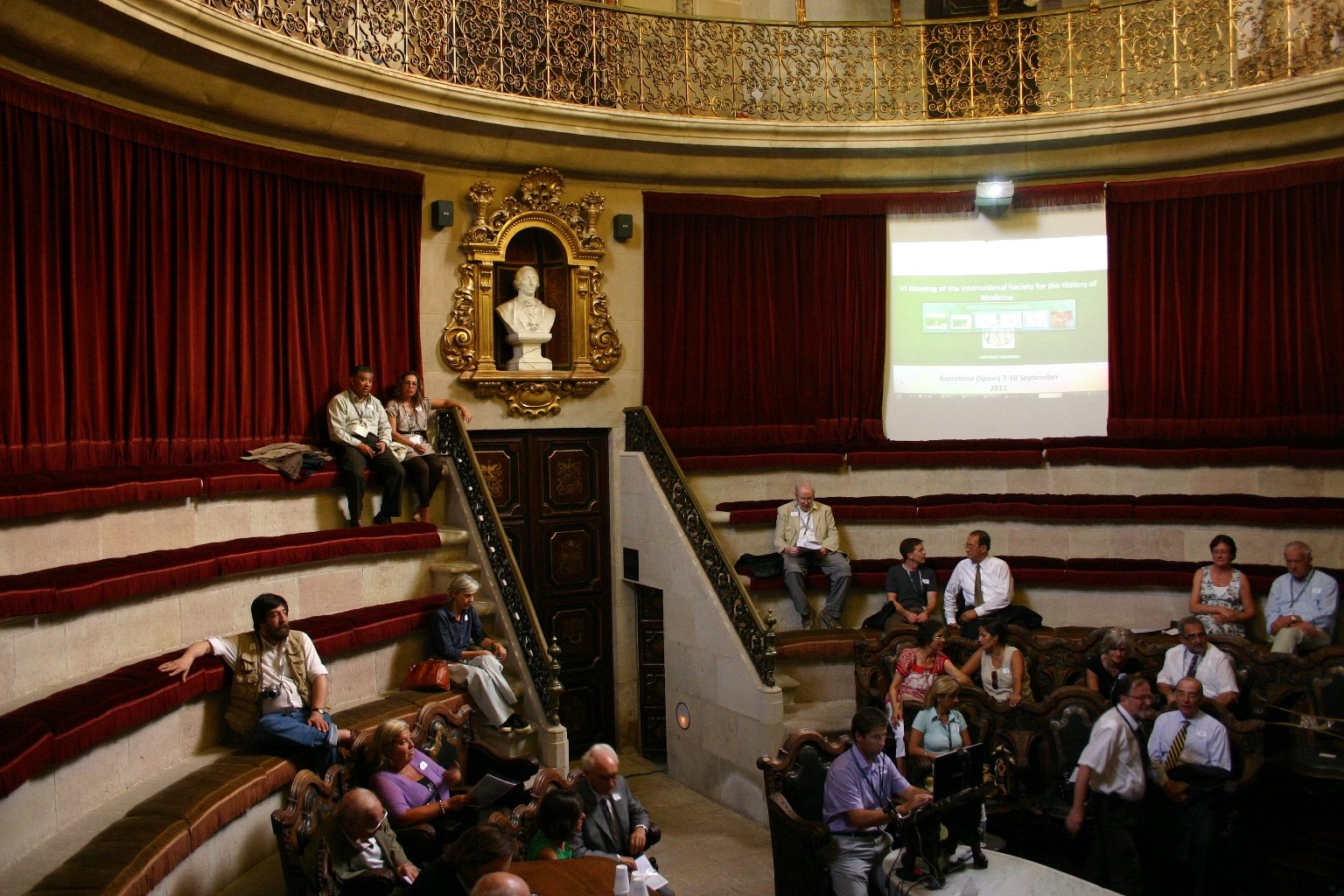 Sala%20Gimbernat%2C%20Reial%20Academia%20de%20Medicina%20de%20Catalunya%2C%20Barcelona%2C%20Spain%20-%2003.JPG